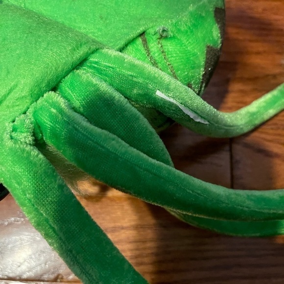 Large Green And Black Spider With Adjustable Legs For Halloween - Picture 6 of 13